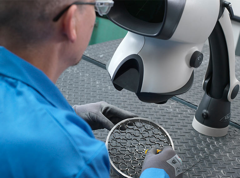 11-Mantis-stereo-microscope-precision-engineering-deburring-application-768x572px-5ef3895861d97 Mantis stereo microscope precision engineering deburring application