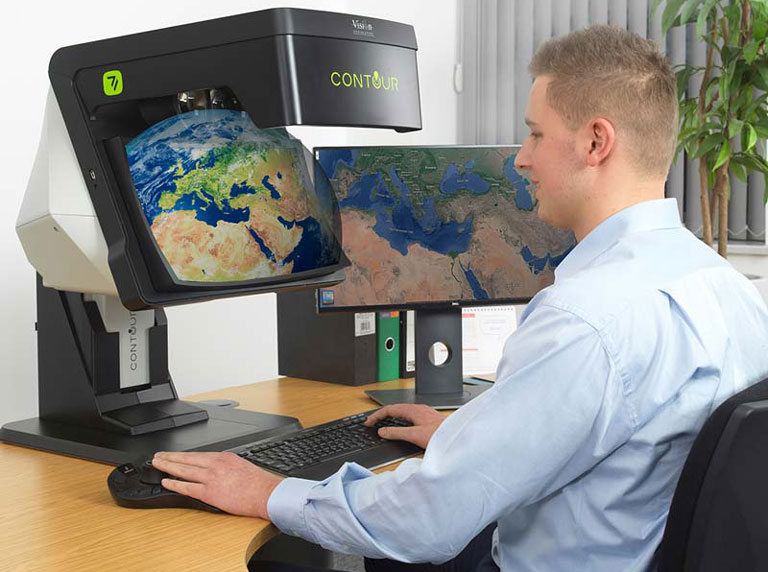 Man seeing globe in 3D with CONTOUR GIS display