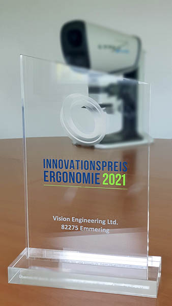Innovationspreis Ergonomie 2021 IGR Award in front of Lynx EVO stereo microscope