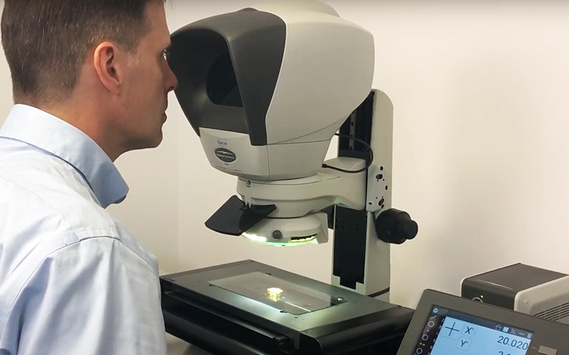 man using Swift PRO toolmakers microscope